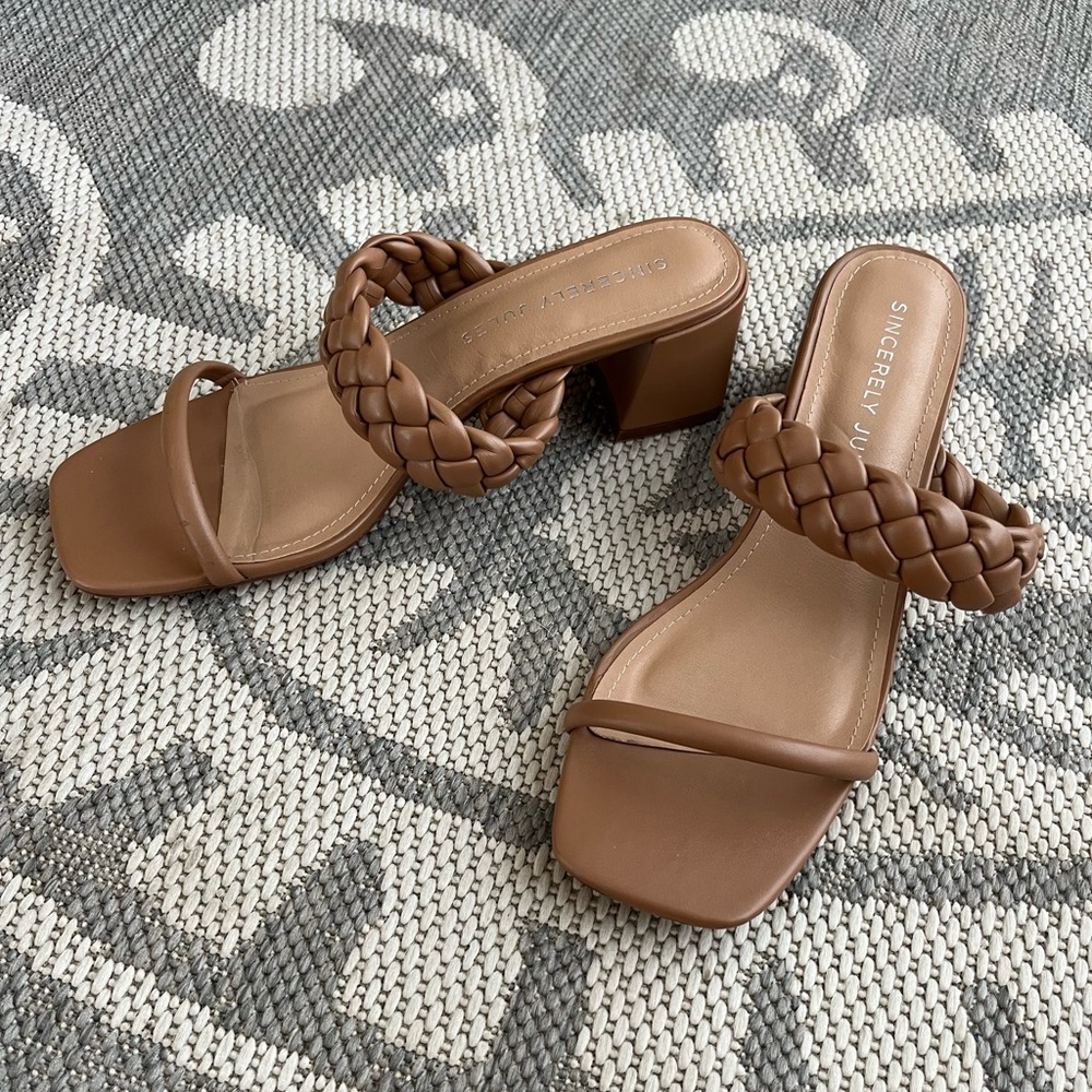 Sincerely Jules Braided Chunky Heel Slip on Sandals in Caramel.  Size 8.5